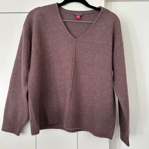 Vince Camuto cozy v-neck sweater. Size XS